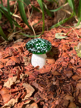 Load image into Gallery viewer, Garden Mushroom